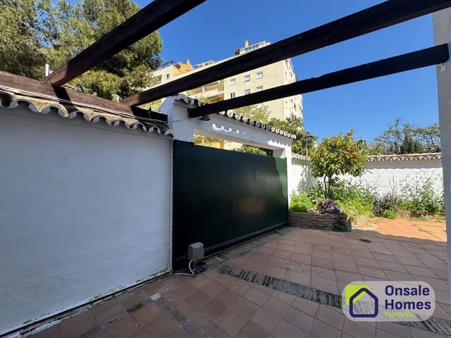 7 makuuhuone Omakotitalo myytävänä paikassa Huerta Belón - Calvario, Marbella mukana uima-altaan 
autotalli - 990 000 € (Ref: 9721057)