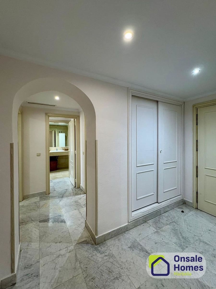 2 bedroom Apartment for sale in Puerto Banus with pool garage - € 645,000 (Ref: 9726301)