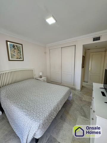 Apartamento de 2 habitaciones en Puerto Banus, Marbella en venta con piscina garaje - 645.000 € (Ref: 9726301)