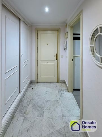 Apartamento de 2 habitaciones en Puerto Banus, Marbella en venta con piscina garaje - 645.000 € (Ref: 9726301)