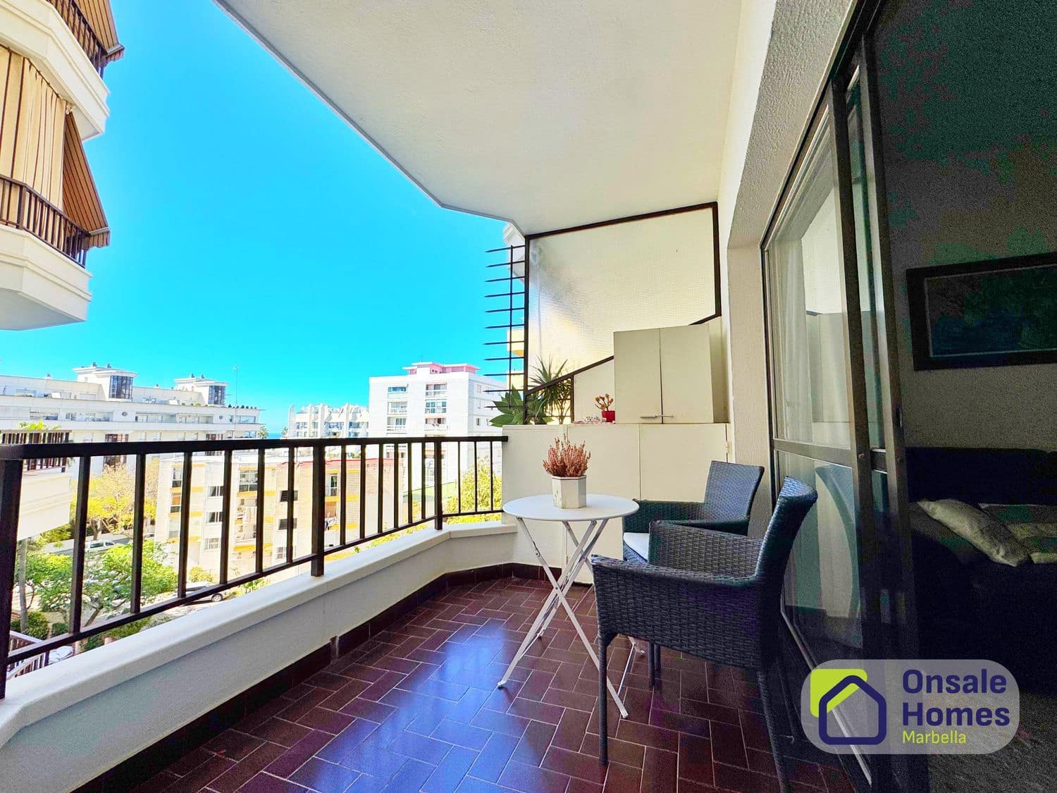 Apartamento de 2 habitaciones en Marbella en venta con piscina garaje - 425.000 € (Ref: 9735005)