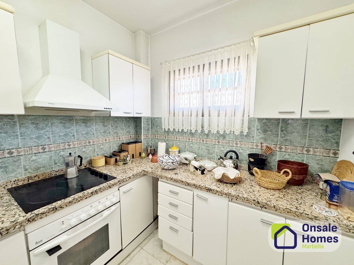 Apartamento de 2 habitaciones en Marbella en venta con piscina garaje - 425.000 € (Ref: 9735005)