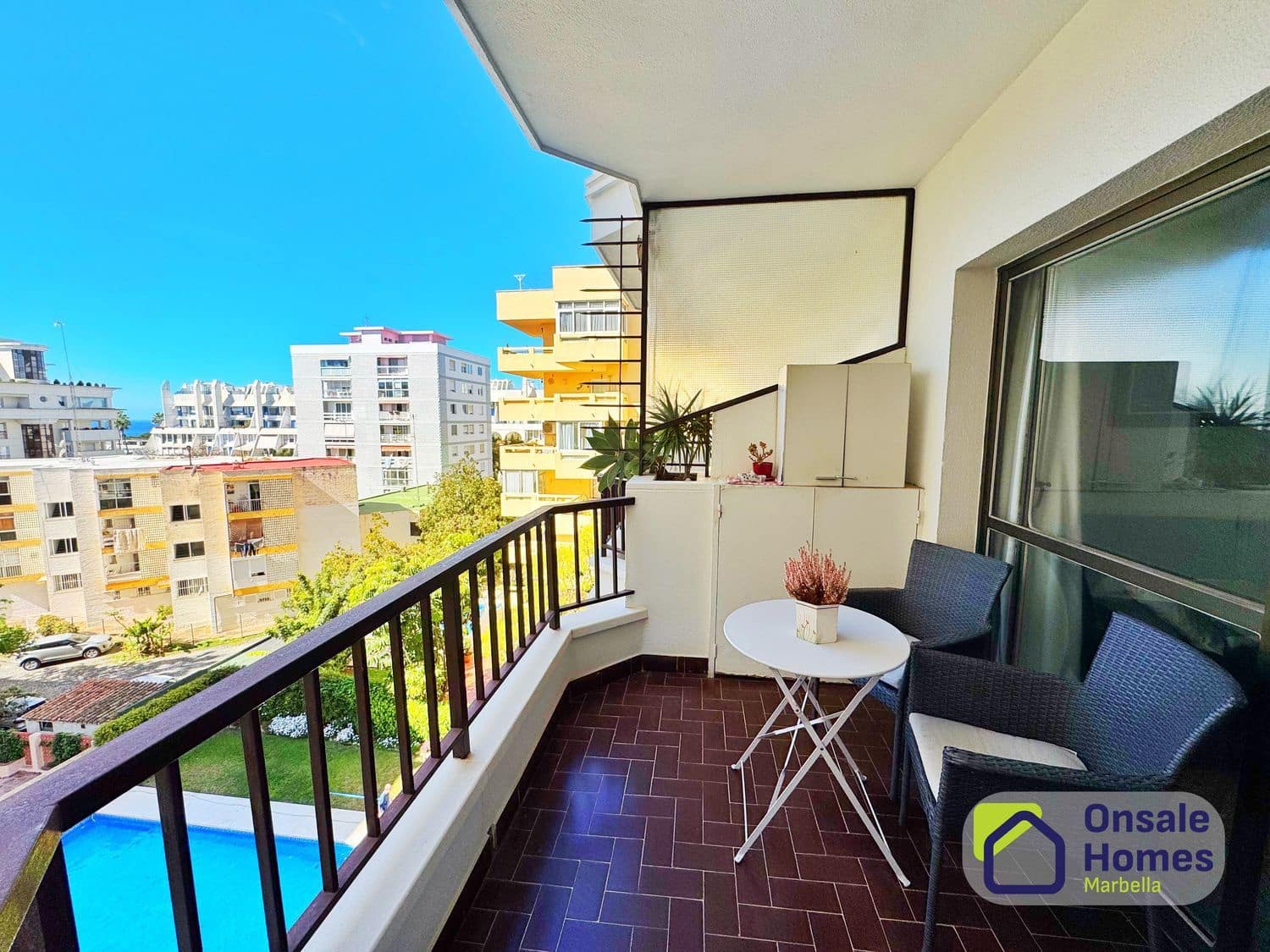 Apartamento de 2 habitaciones en Marbella en venta con piscina garaje - 425.000 € (Ref: 9735005)