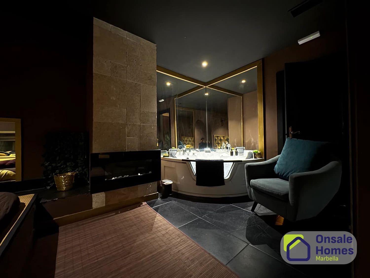 Commercial for rent in Marbella - € 2,500 (Ref: 9737890)