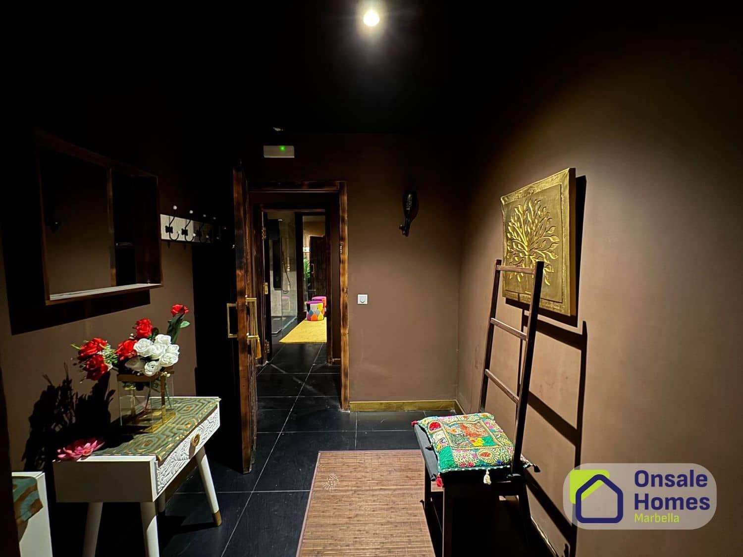 Commercial for rent in Marbella - € 2,500 (Ref: 9737890)