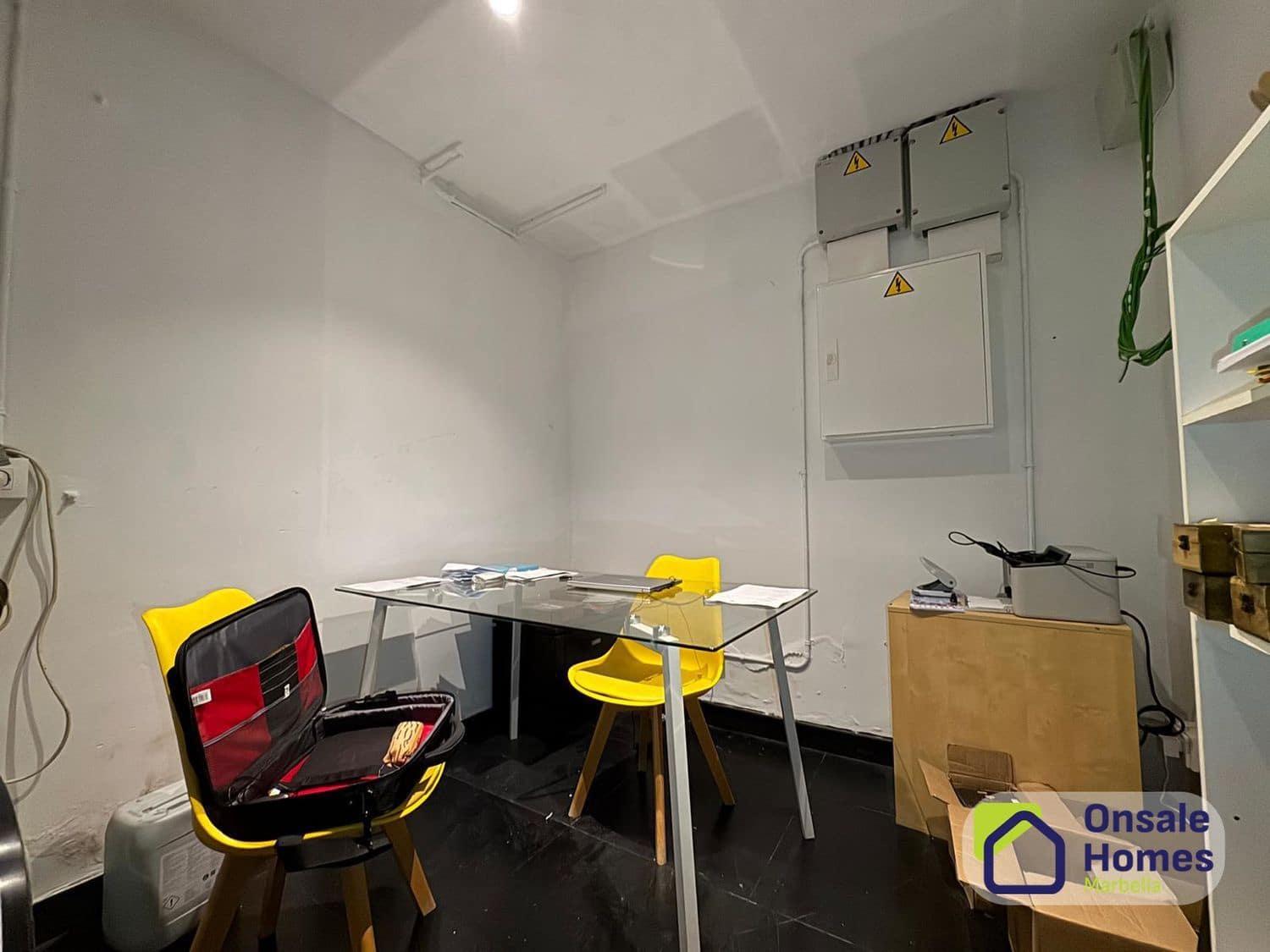 Commercial for rent in Marbella - € 2,500 (Ref: 9737890)