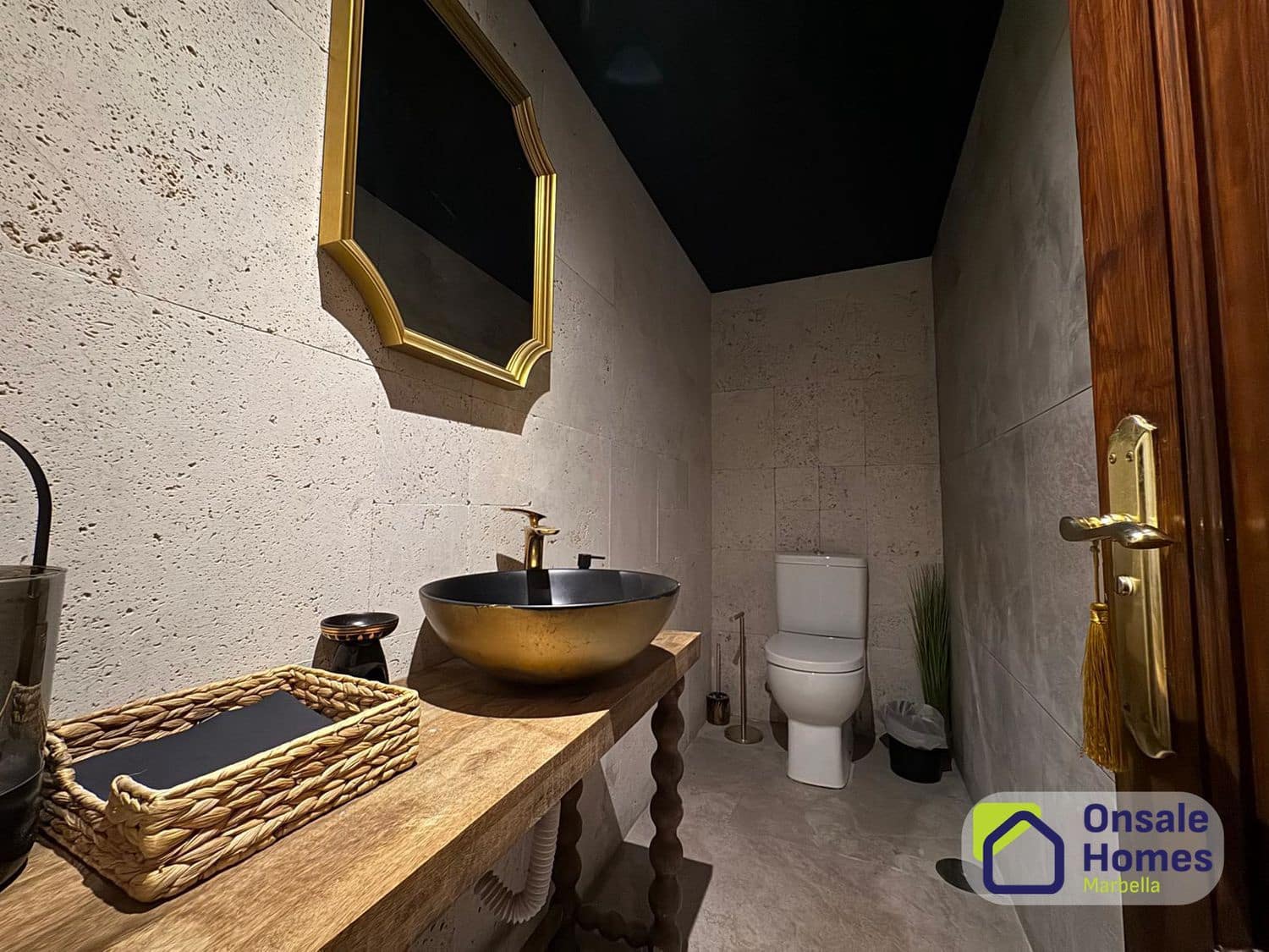 Commercial for rent in Marbella - € 2,500 (Ref: 9737890)