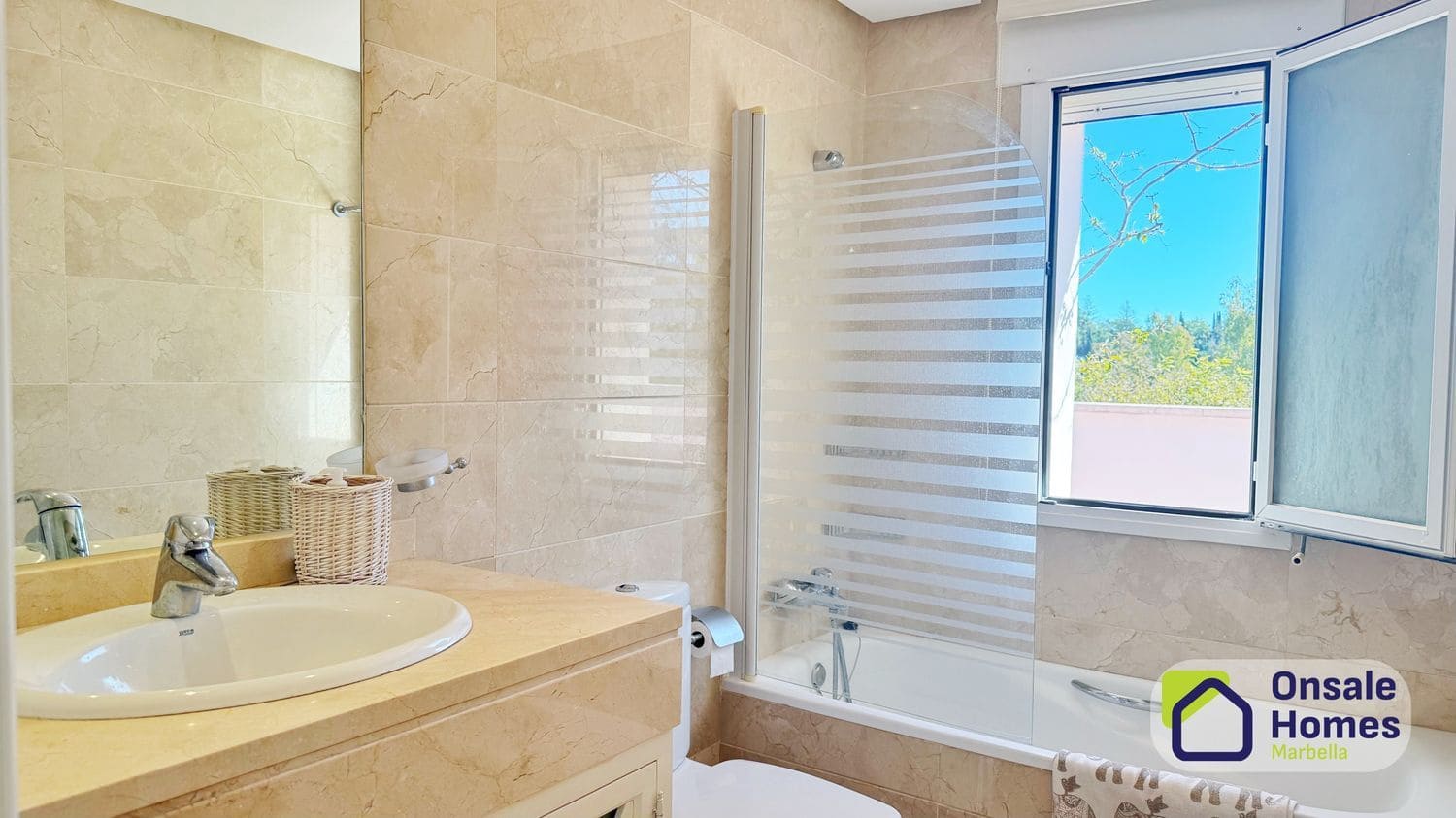 2 makuuhuone Huoneisto myytävänä paikassa Nueva Andalucia mukana uima-altaan 
autotalli - 499 000 € (Ref: 9751435)