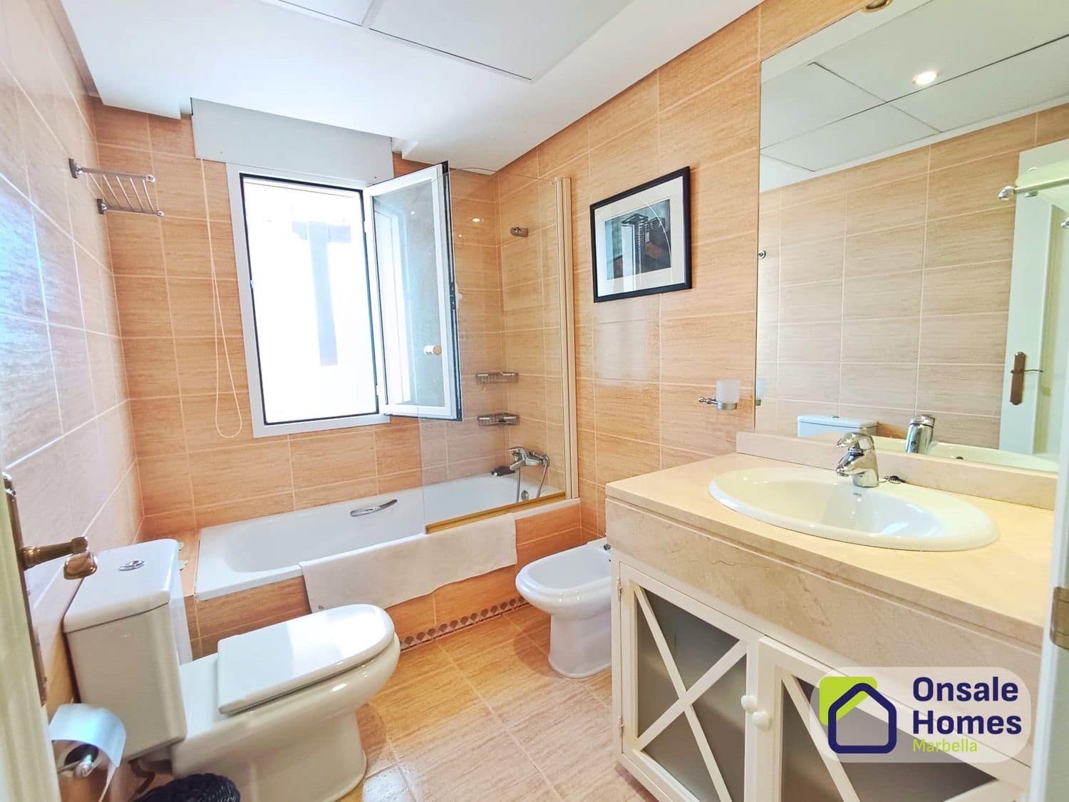 2 makuuhuone Huoneisto myytävänä paikassa Nueva Andalucia mukana uima-altaan 
autotalli - 499 000 € (Ref: 9751435)