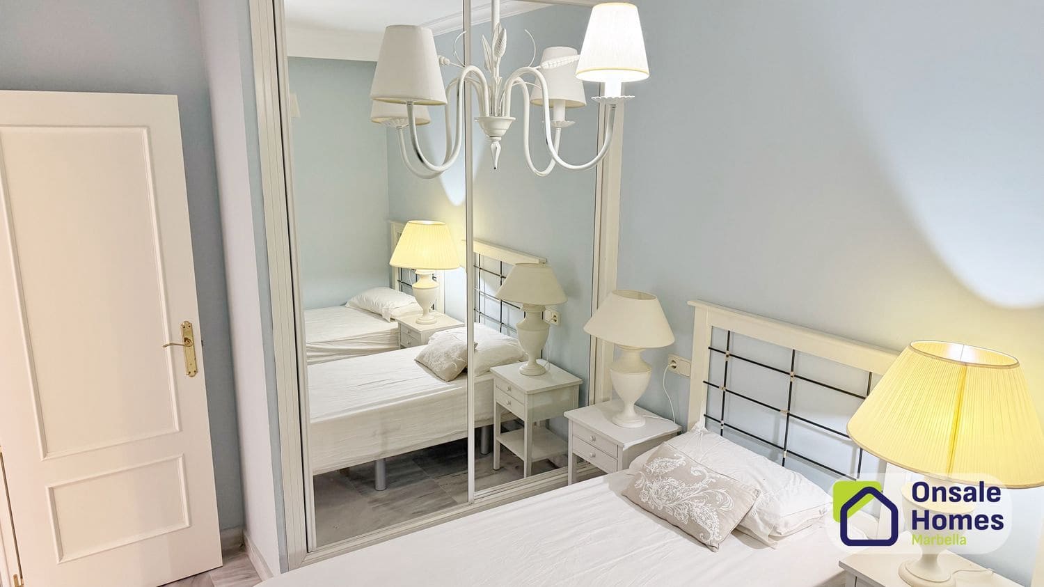 2 makuuhuone Huoneisto myytävänä paikassa Nueva Andalucia mukana uima-altaan 
autotalli - 499 000 € (Ref: 9751435)