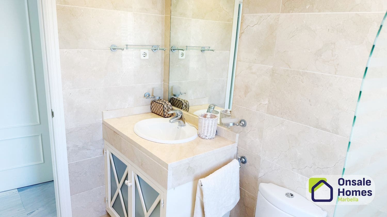 2 makuuhuone Huoneisto myytävänä paikassa Nueva Andalucia mukana uima-altaan 
autotalli - 499 000 € (Ref: 9751435)