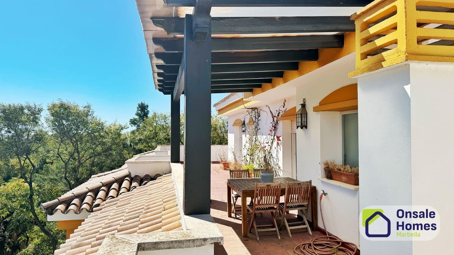 2 makuuhuone Huoneisto myytävänä paikassa Nueva Andalucia mukana uima-altaan 
autotalli - 499 000 € (Ref: 9751435)