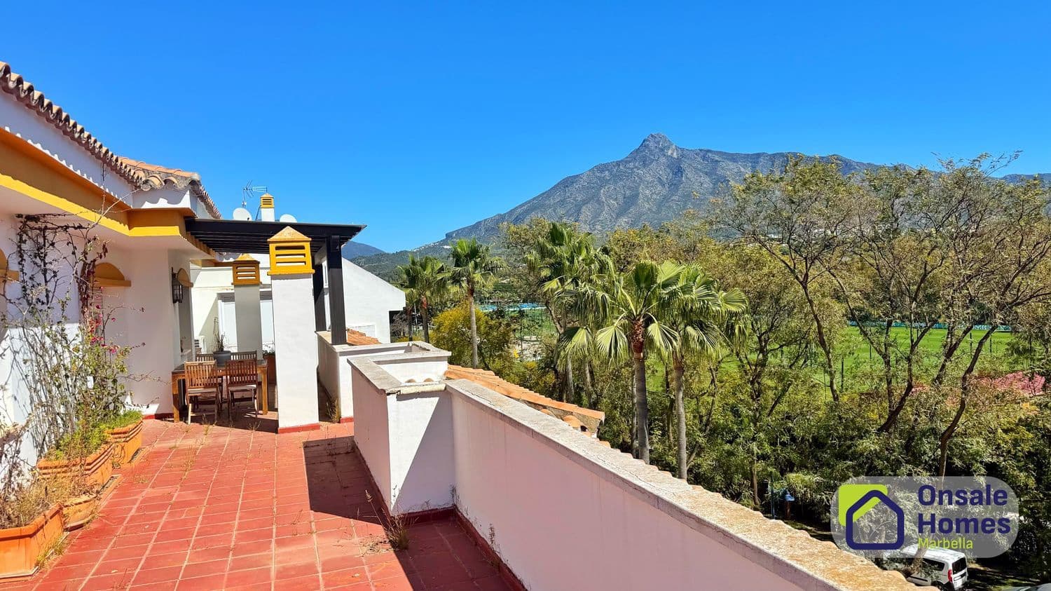 2 makuuhuone Huoneisto myytävänä paikassa Nueva Andalucia mukana uima-altaan 
autotalli - 499 000 € (Ref: 9751435)