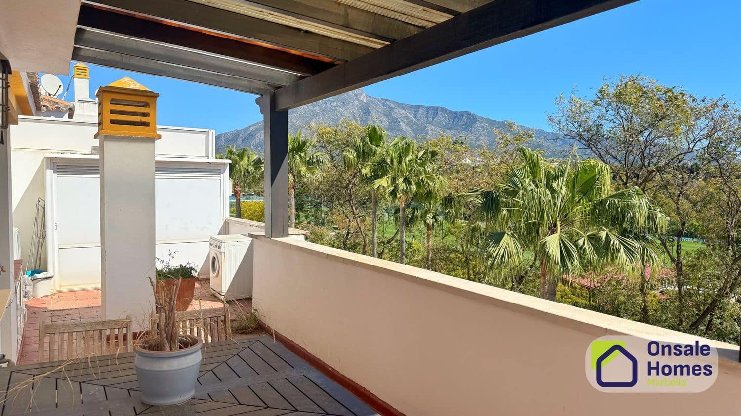 2 makuuhuone Huoneisto myytävänä paikassa Nueva Andalucia mukana uima-altaan 
autotalli - 499 000 € (Ref: 9751435)