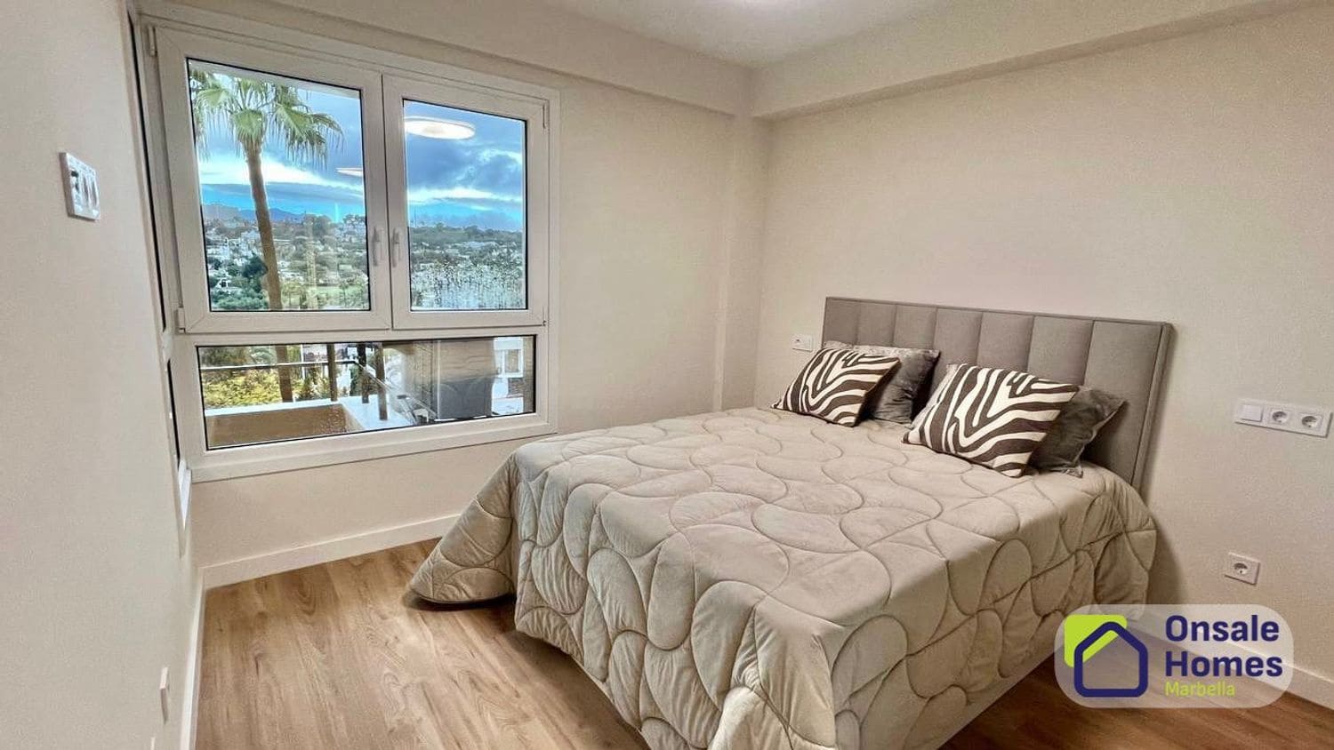 1 chambre Appartement à vendre à Aloha Golf avec piscine garage - 329 000 € (Ref: 9755038)