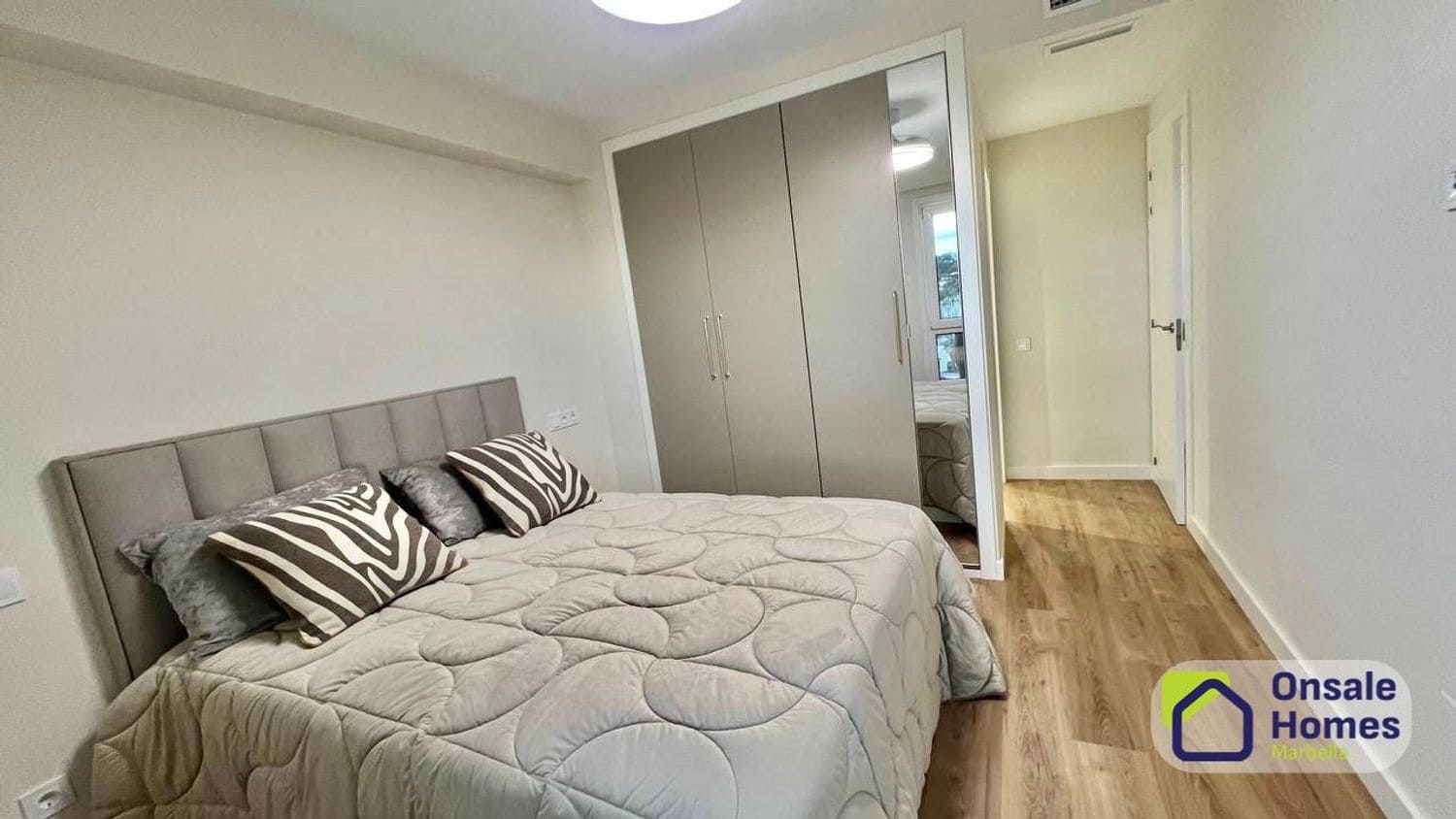 1 chambre Appartement à vendre à Aloha Golf avec piscine garage - 329 000 € (Ref: 9755038)