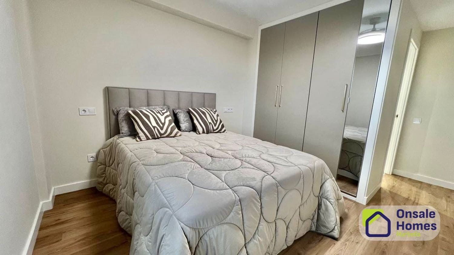 1 chambre Appartement à vendre à Aloha Golf avec piscine garage - 329 000 € (Ref: 9755038)