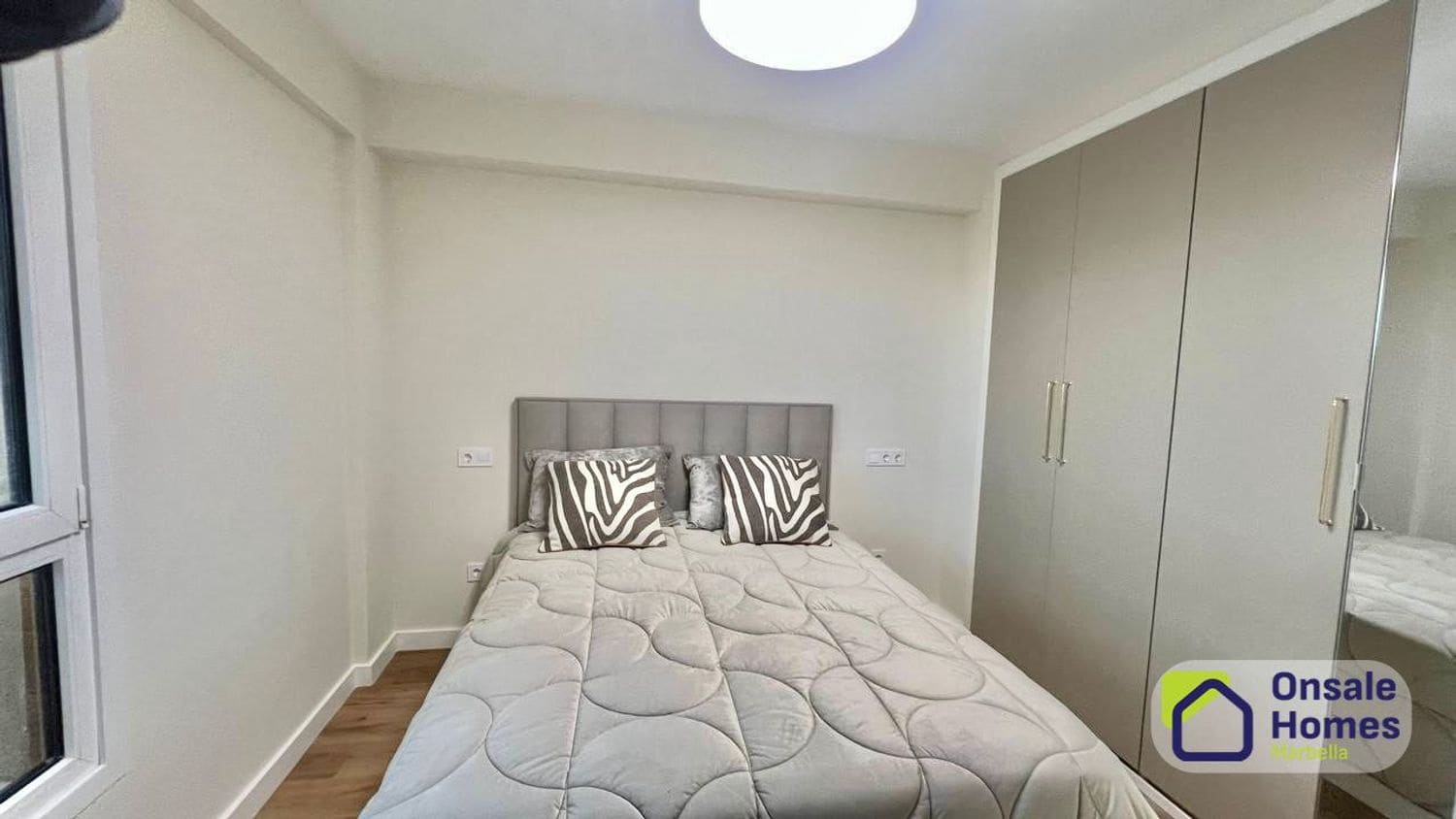 1 chambre Appartement à vendre à Aloha Golf avec piscine garage - 329 000 € (Ref: 9755038)