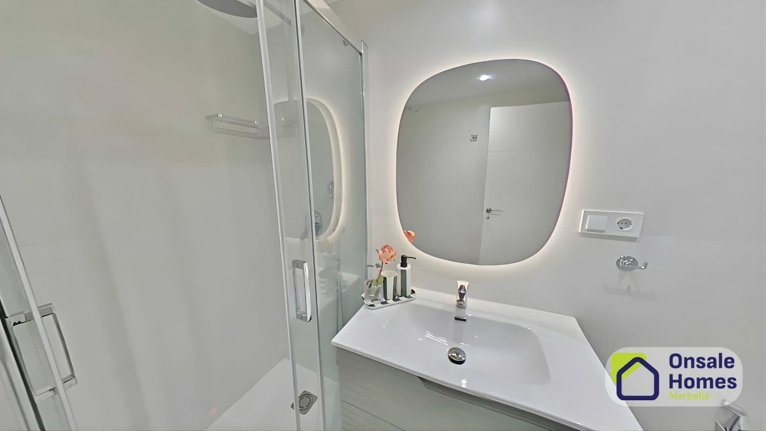 1 chambre Appartement à vendre à Aloha Golf avec piscine garage - 329 000 € (Ref: 9755038)