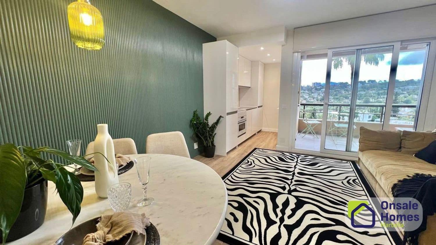 1 chambre Appartement à vendre à Aloha Golf avec piscine garage - 329 000 € (Ref: 9755038)