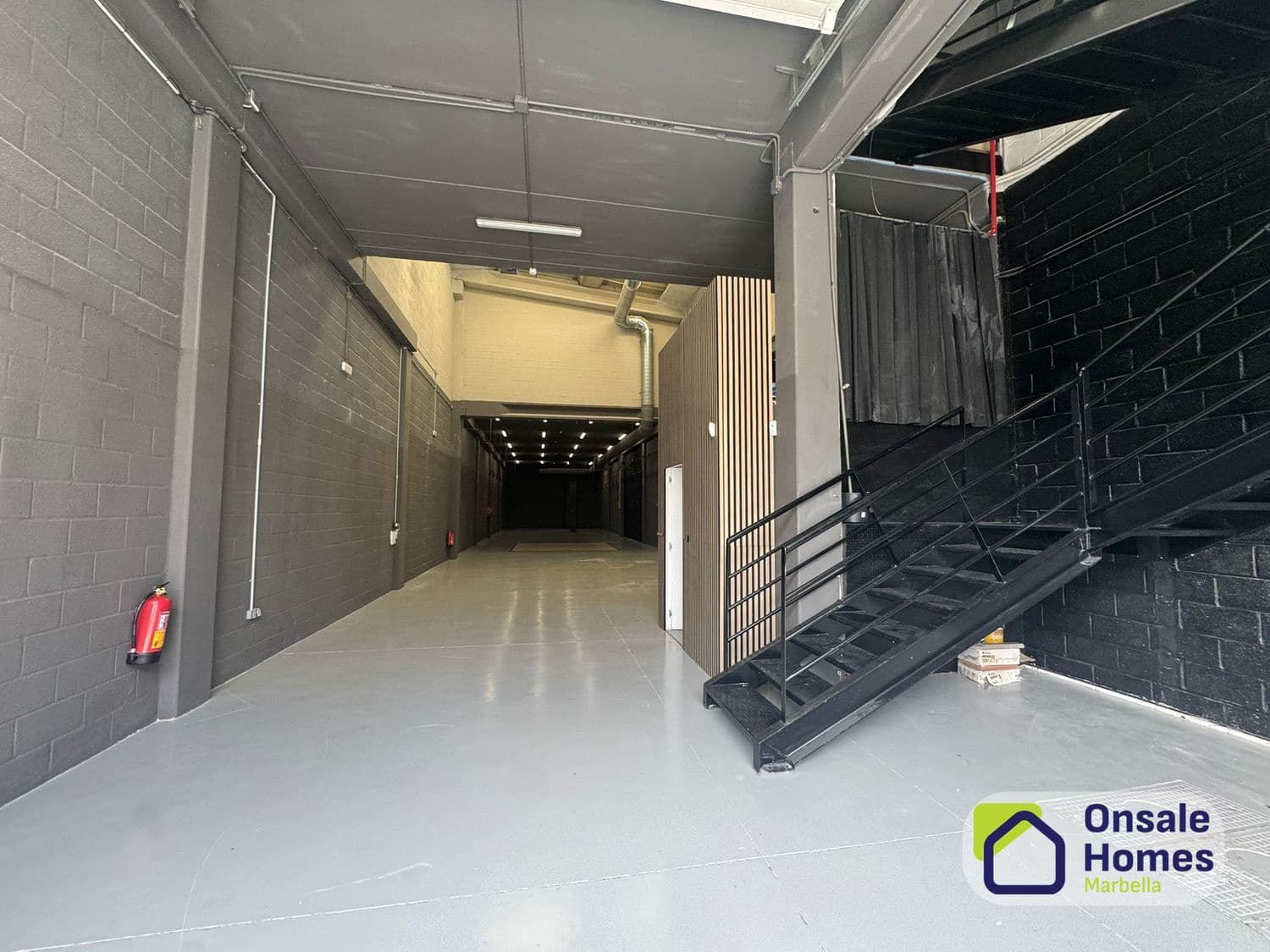 Commerciale da affittare in Nueva Andalucia - 3.800 € (Rif: 9758323)