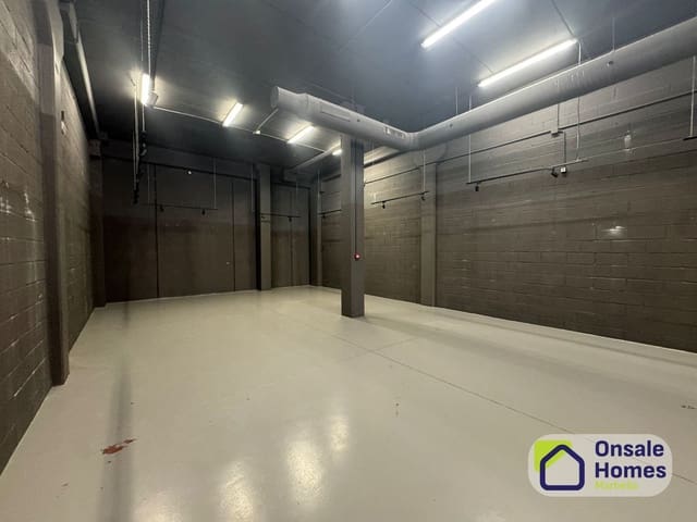 Commerciale da affittare in Los Naranjos, Marbella - 3.800 € (Rif: 9758323)