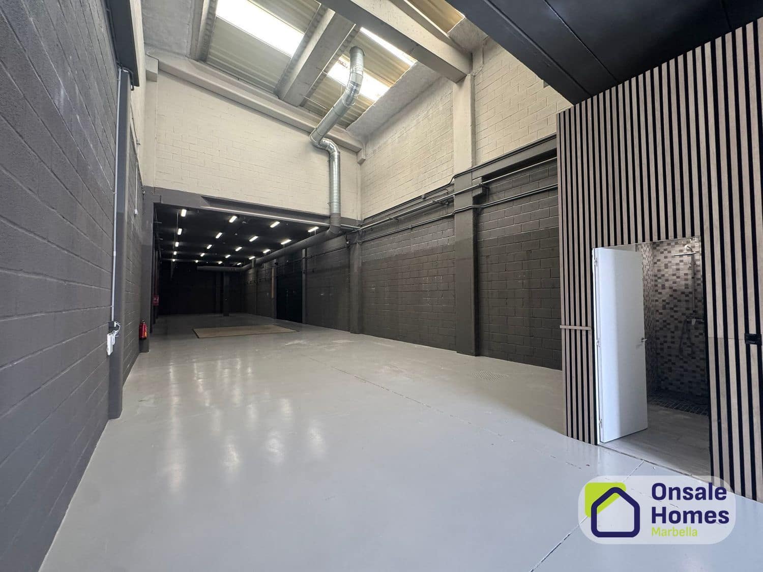 Commerciale da affittare in Nueva Andalucia - 3.800 € (Rif: 9758323)