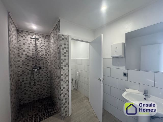 Commerciale da affittare in Los Naranjos, Marbella - 3.800 € (Rif: 9758323)