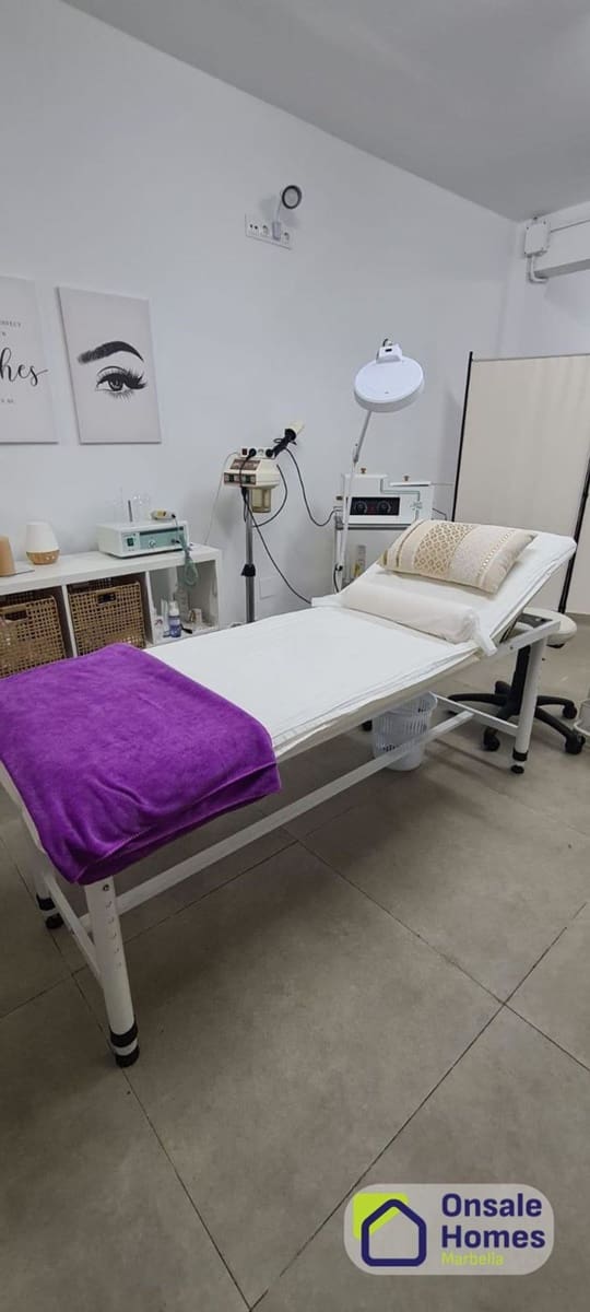 Local Commercial à louer à Marbella - 1 400 € (Ref: 9779967)