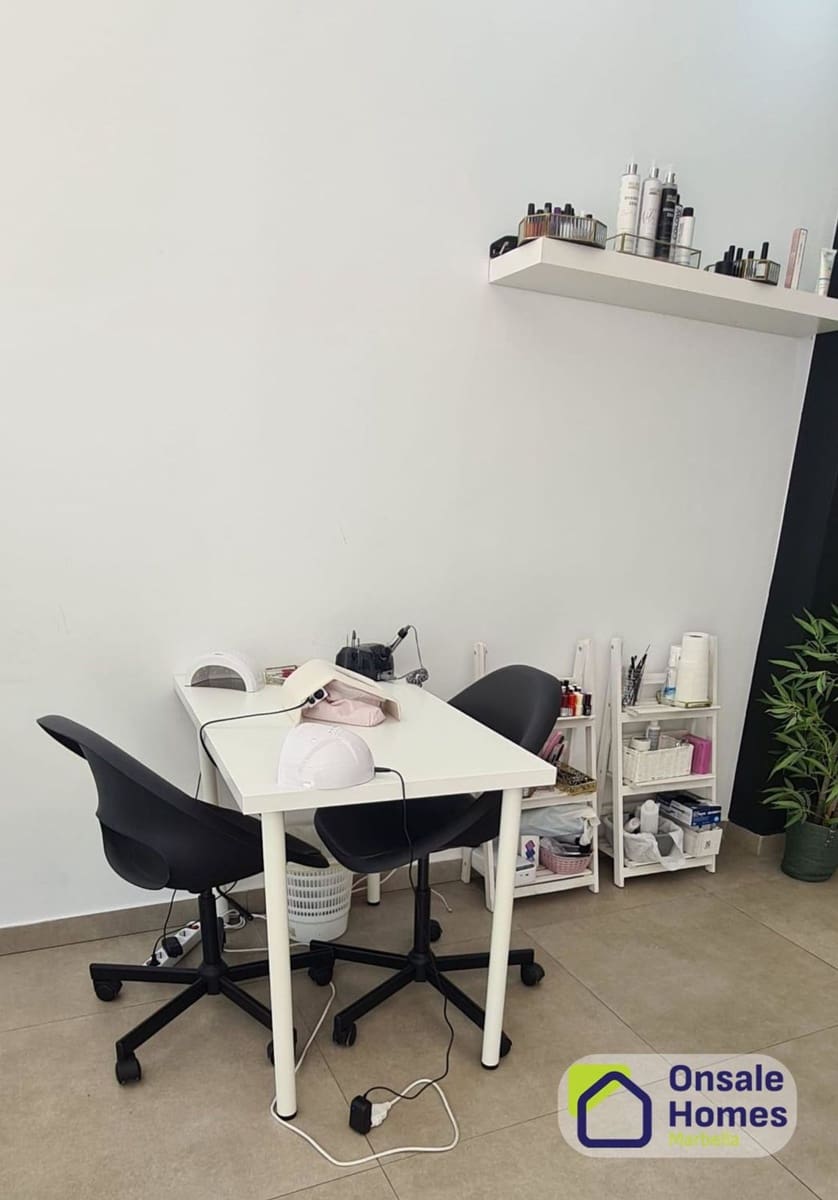 Local Commercial à louer à Marbella - 1 400 € (Ref: 9779967)