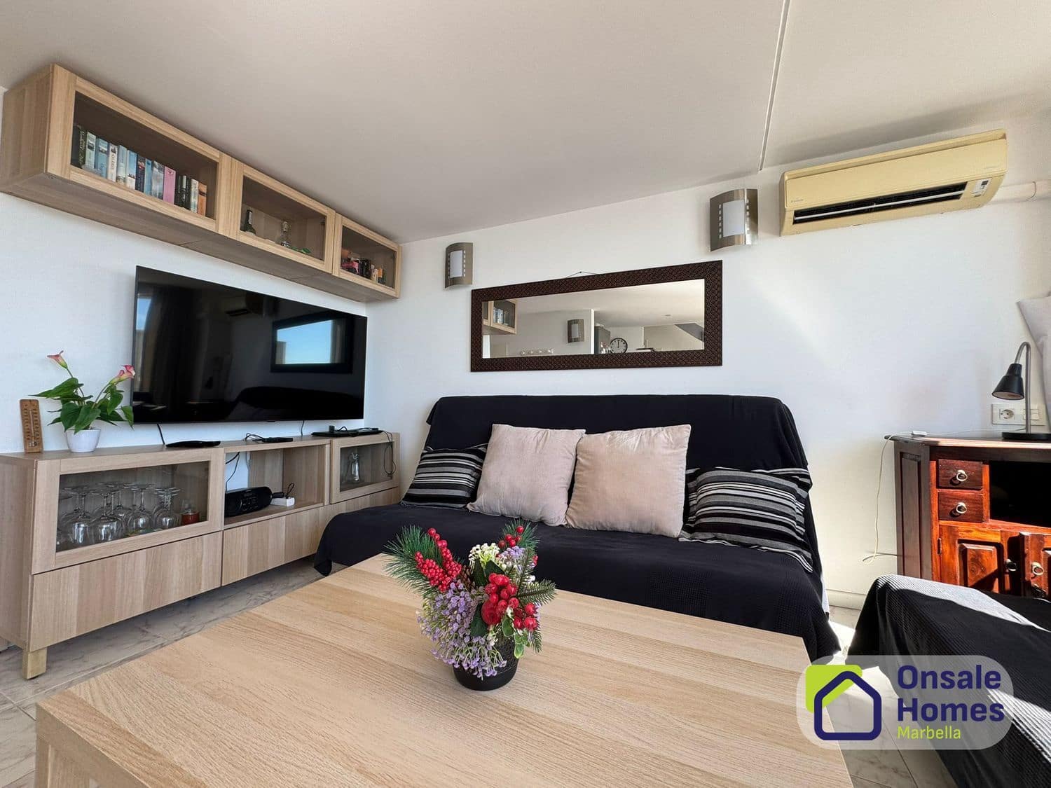 2 soverom Leilighet til leie i Marbella med svømmebasseng garasje - € 1 400 (Ref: 9788073)