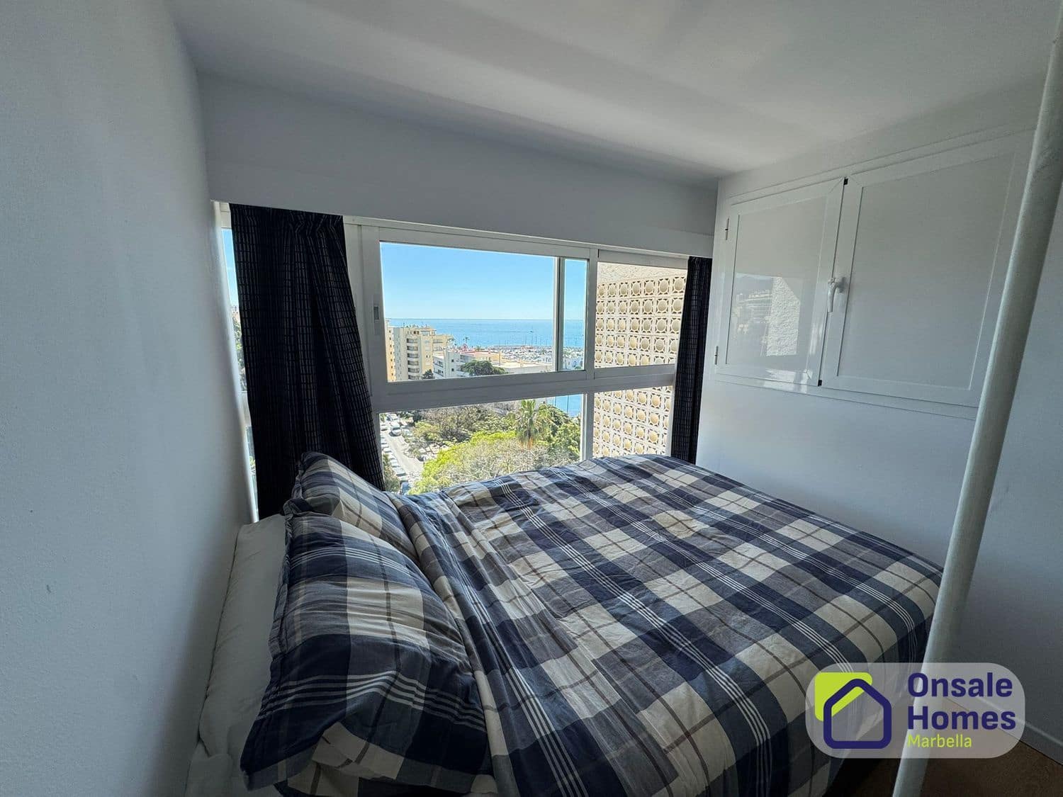 2 soverom Leilighet til leie i Marbella med svømmebasseng garasje - € 1 400 (Ref: 9788073)