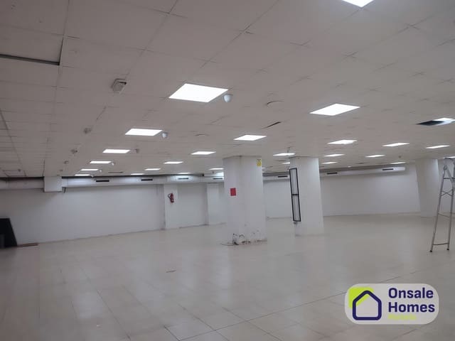 Local Commercial à vendre à Playa Bajadilla - Puertos, Marbella - 2 900 000 € (Ref: 9790046)