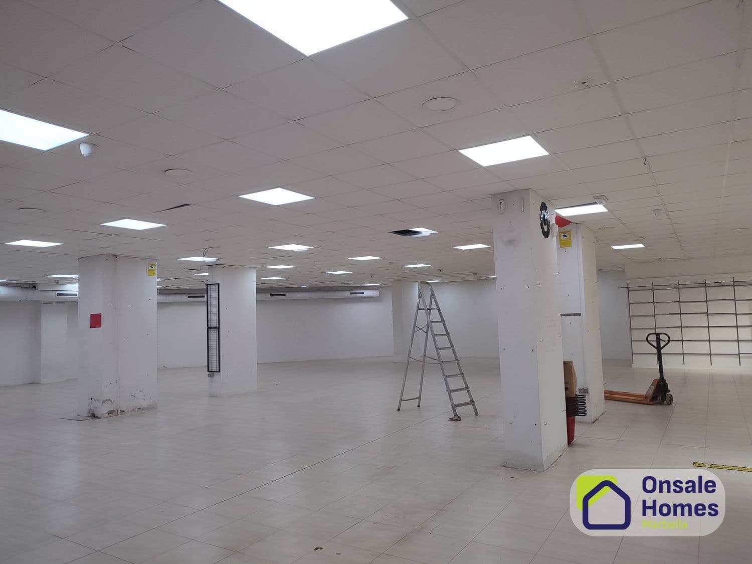 Commercial for sale in Marbella - € 2,900,000 (Ref: 9790046)