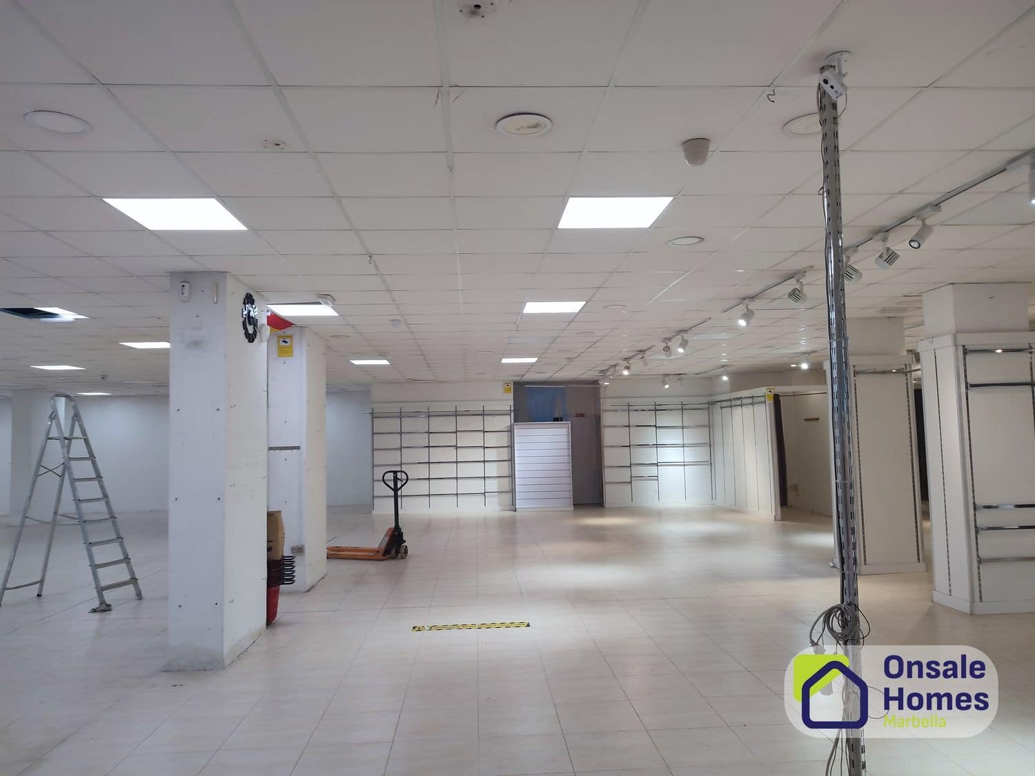 Commercial for sale in Marbella - € 2,900,000 (Ref: 9790046)