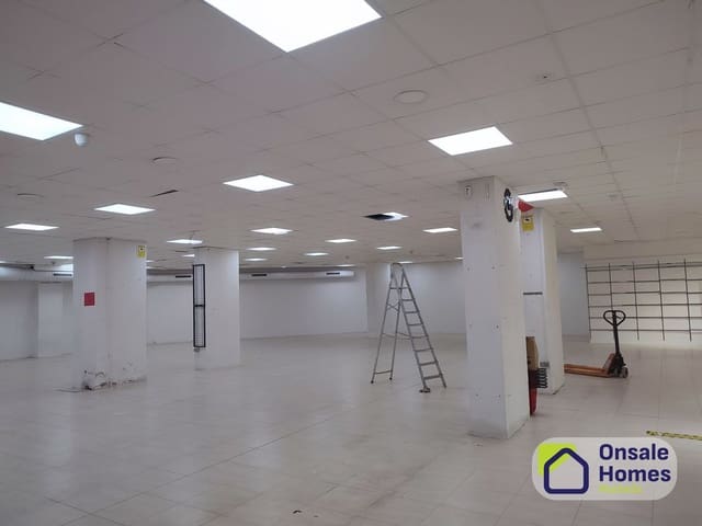 Local Commercial à vendre à Playa Bajadilla - Puertos, Marbella - 2 900 000 € (Ref: 9790046)