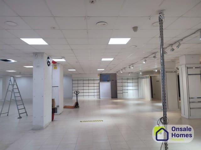 Local Commercial à vendre à Playa Bajadilla - Puertos, Marbella - 2 900 000 € (Ref: 9790046)