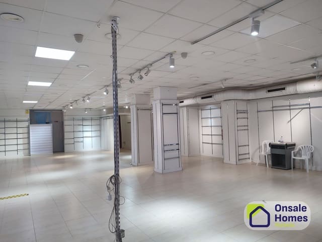 Local Commercial à vendre à Playa Bajadilla - Puertos, Marbella - 2 900 000 € (Ref: 9790046)