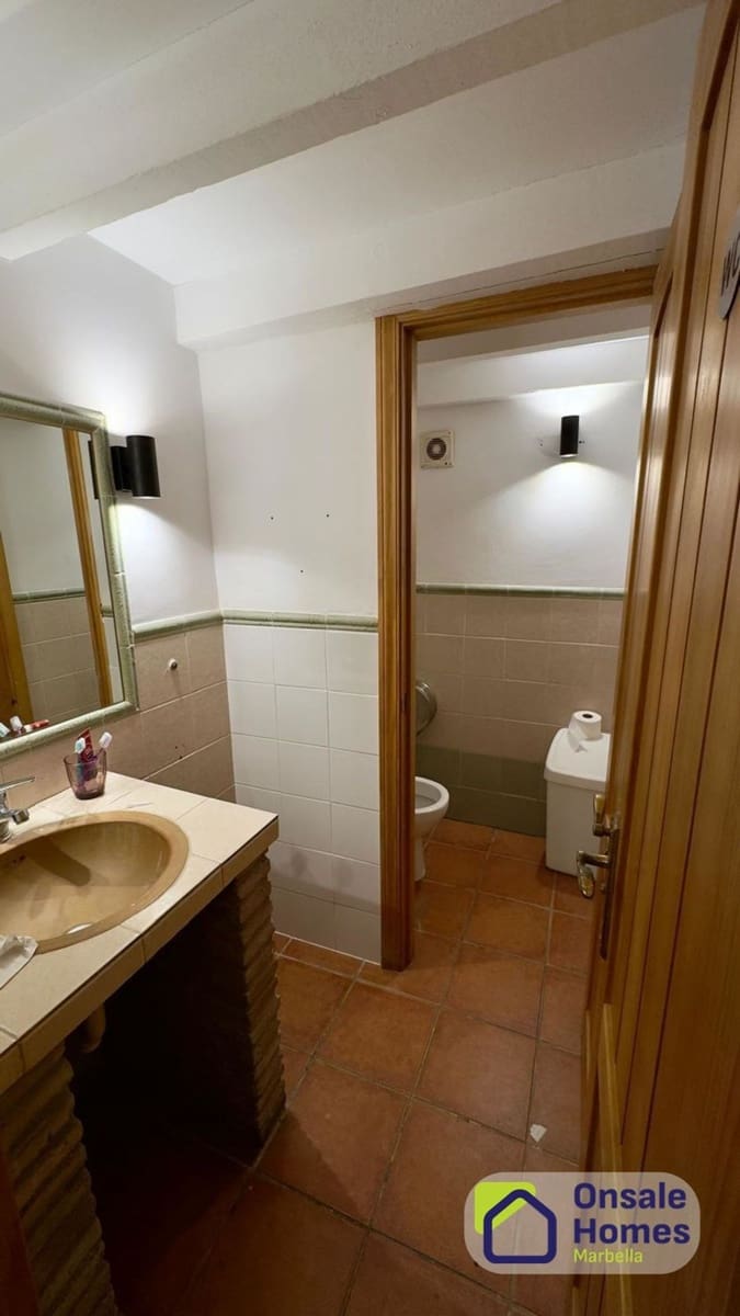 Erhverv til leje i Marbella - € 2.200 (Ref: 9793849)