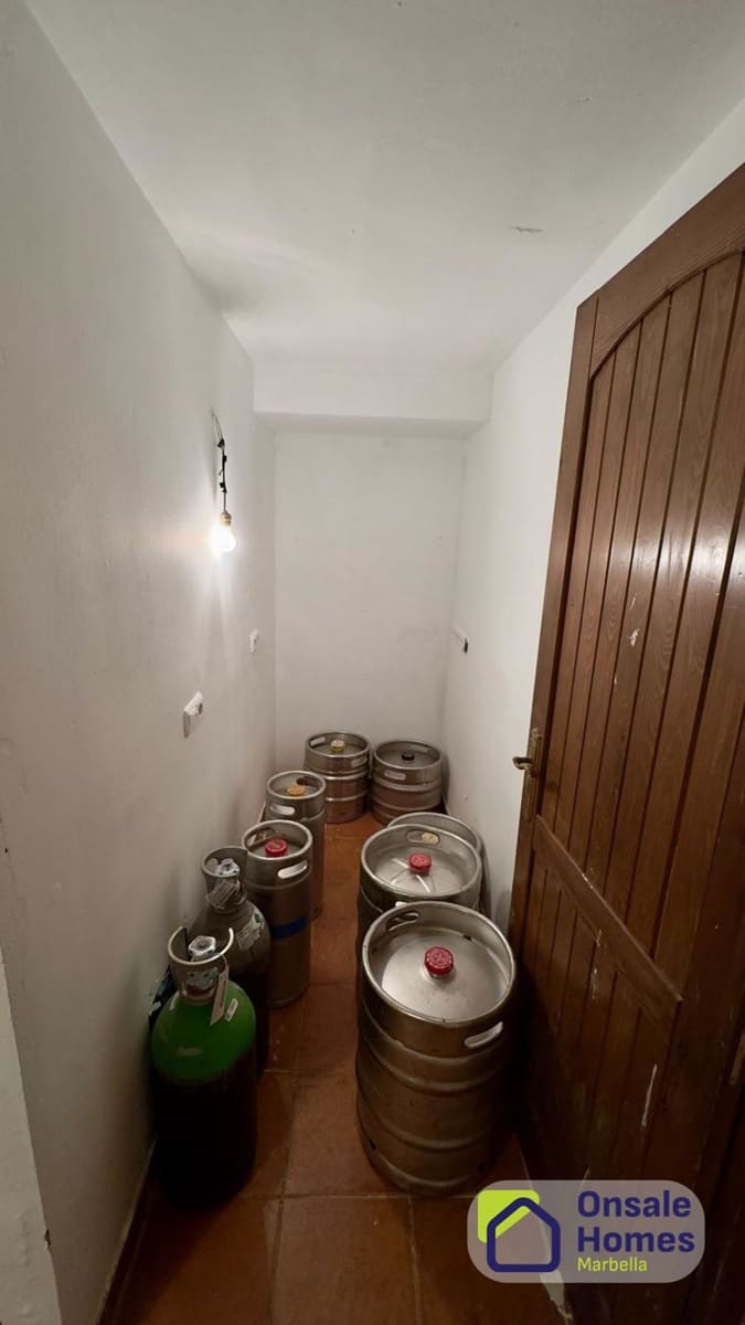 Erhverv til leje i Marbella - € 2.200 (Ref: 9793849)