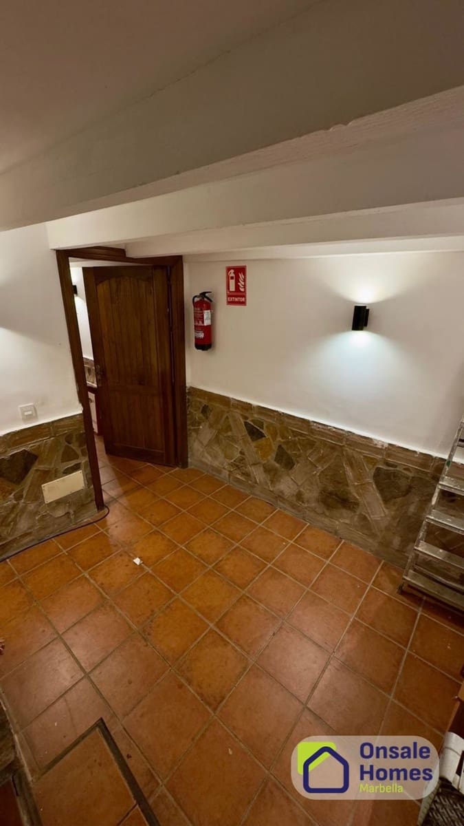 Erhverv til leje i Marbella - € 2.200 (Ref: 9793849)