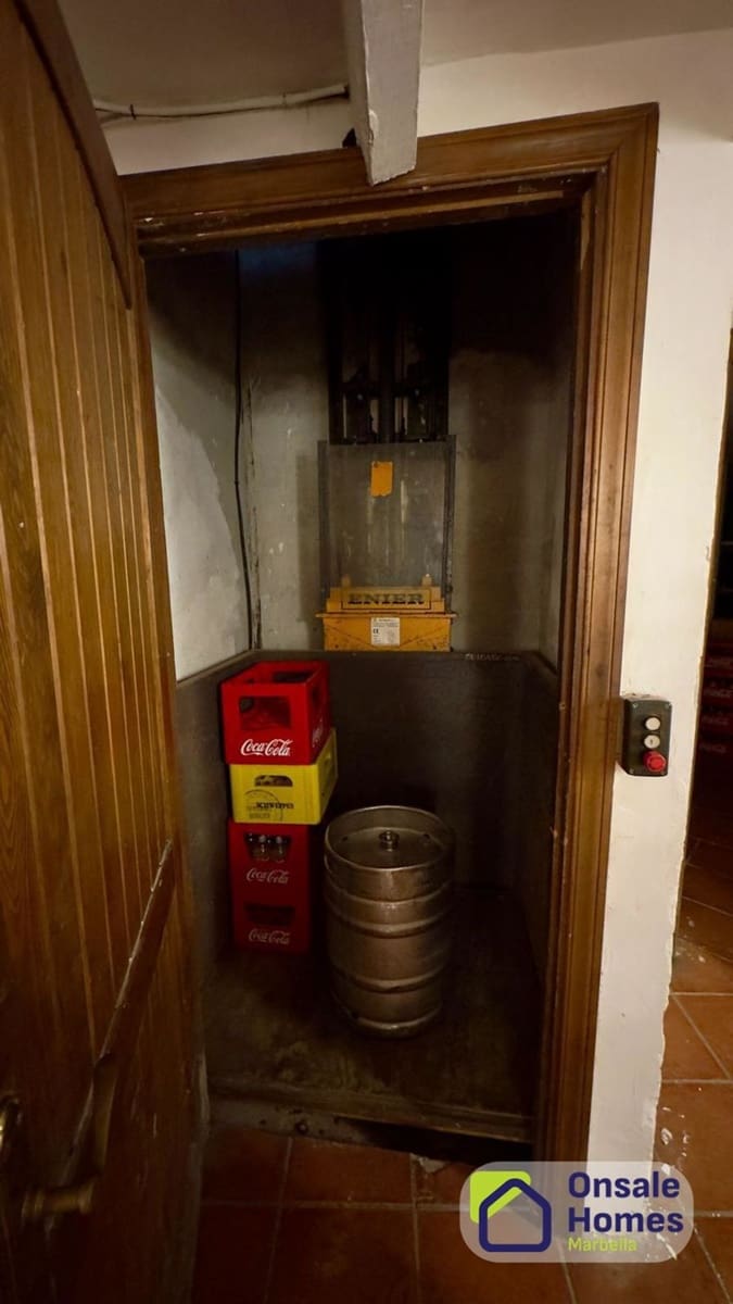 Erhverv til leje i Marbella - € 2.200 (Ref: 9793849)