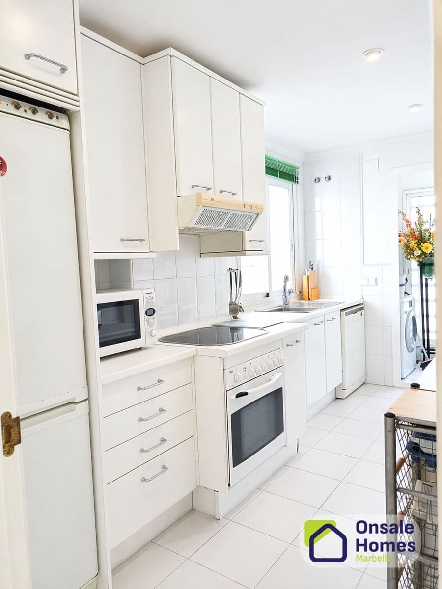 3 bedroom Apartment for sale in Puerto Banus with pool garage - € 1,200,000 (Ref: 9795942)