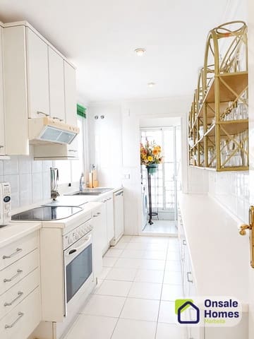 3 bedroom Apartment for sale in Puerto Banus, Marbella with pool garage - € 1,200,000 (Ref: 9795942)