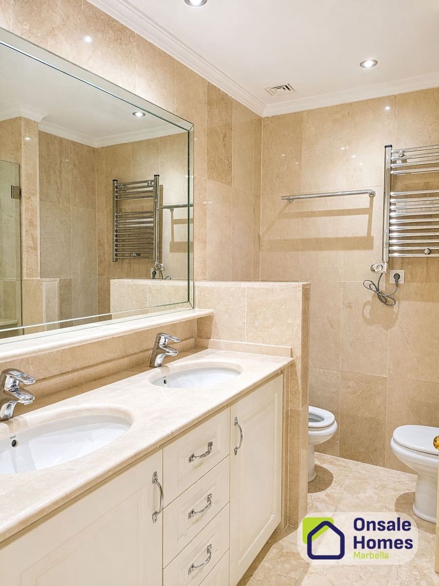 3 bedroom Apartment for sale in Puerto Banus with pool garage - € 1,200,000 (Ref: 9795942)