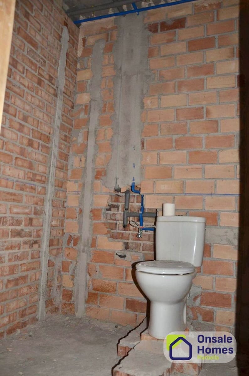 Komercyjne na sprzedaż w Nueva Andalucia - 280 000 € (Ref: 9798516)