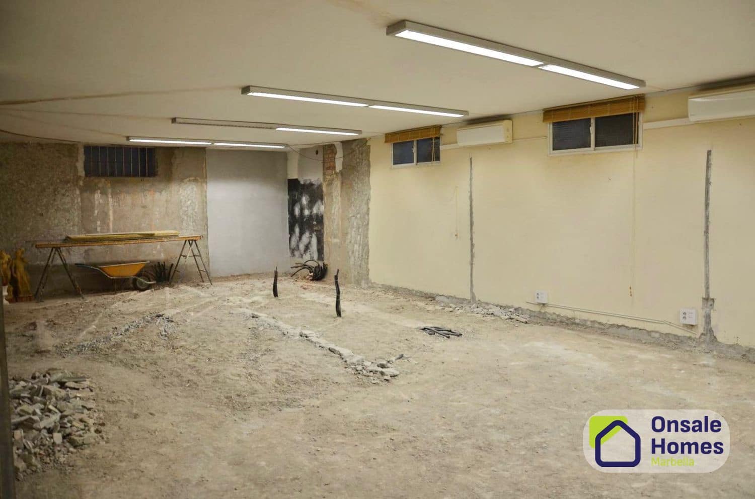 Komercyjne na sprzedaż w Nueva Andalucia - 280 000 € (Ref: 9798516)