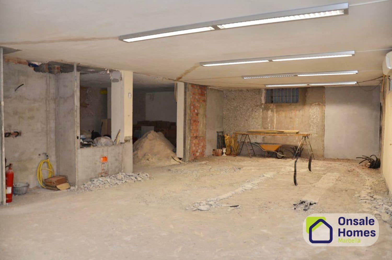 Komercyjne na sprzedaż w Nueva Andalucia - 280 000 € (Ref: 9798516)