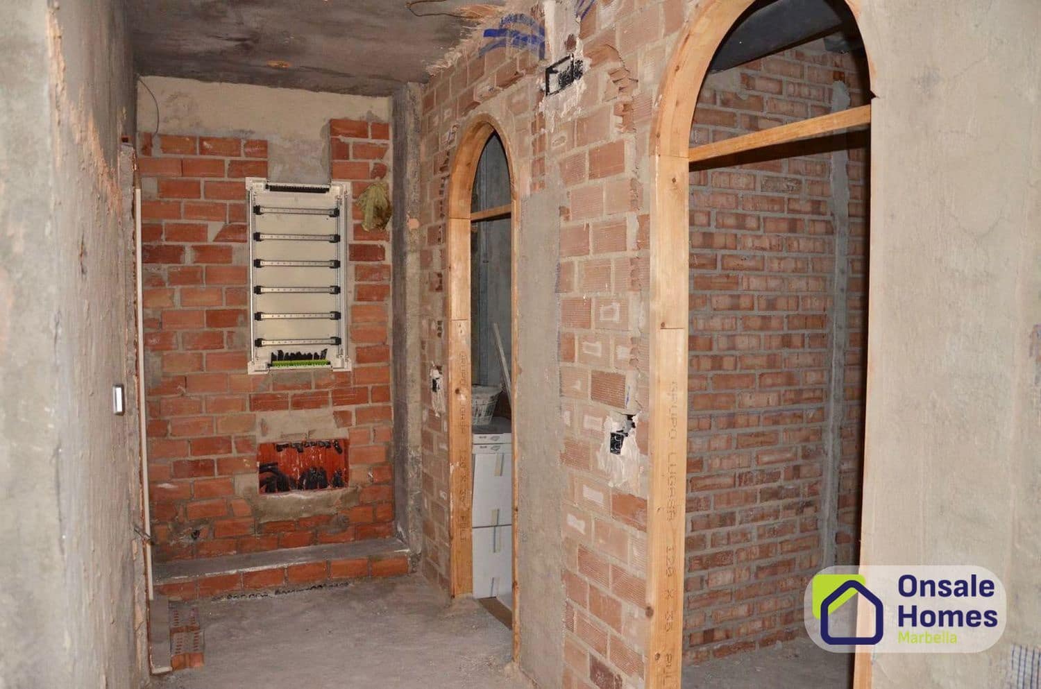 Komercyjne na sprzedaż w Nueva Andalucia - 280 000 € (Ref: 9798516)