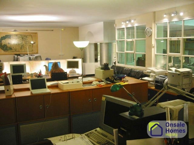 Erhverv til salg i Nueva Andalucía Centro, Marbella - € 280.000 (Ref: 9798516)